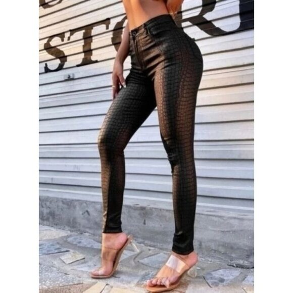 A Slant Pocket Crocodile Emboseed Skinny Pants - Picture 1 of 5